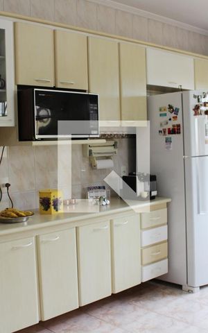 Casa à venda com 583m², 4 quartos e 6 vagas Casa à venda com 583m², 4 quartos e 6 vagasCozinha