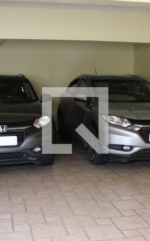 Casa à venda com 583m², 4 quartos e 6 vagas Casa à venda com 583m², 4 quartos e 6 vagasGaragem