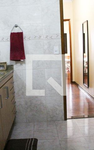 Casa à venda com 583m², 4 quartos e 6 vagas Casa à venda com 583m², 4 quartos e 6 vagasBanheiro da Suíte