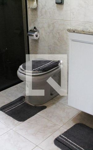 Casa à venda com 583m², 4 quartos e 6 vagas Casa à venda com 583m², 4 quartos e 6 vagasBanheiro