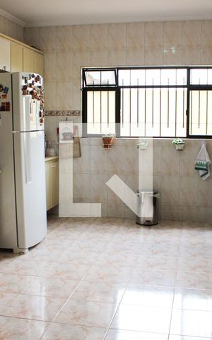 Casa à venda com 583m², 4 quartos e 6 vagas Casa à venda com 583m², 4 quartos e 6 vagasCozinha