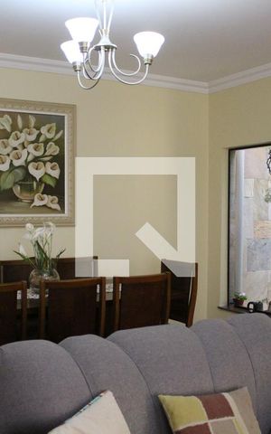 Casa à venda com 583m², 4 quartos e 6 vagasSala