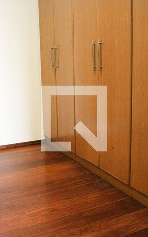 Casa à venda com 583m², 4 quartos e 6 vagas Casa à venda com 583m², 4 quartos e 6 vagasCloset da suíte