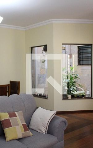 Casa à venda com 583m², 4 quartos e 6 vagasSala