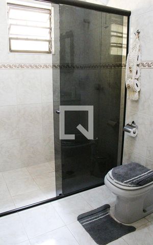 Casa à venda com 583m², 4 quartos e 6 vagas Casa à venda com 583m², 4 quartos e 6 vagasBanheiro