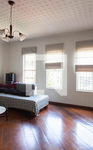 Casa à venda com 360m², 4 quartos e 4 vagasSala