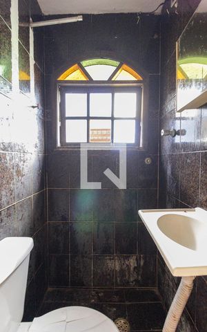 Casa para alugar com 100m², 2 quartos e sem vaga Casa para alugar com 100m², 2 quartos e sem vagaBanheiro da Suíte 1