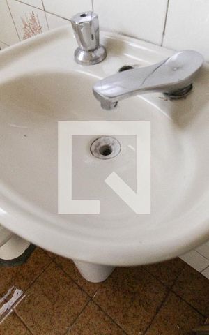 Casa para alugar com 100m², 2 quartos e sem vaga Casa para alugar com 100m², 2 quartos e sem vagaBanheiro