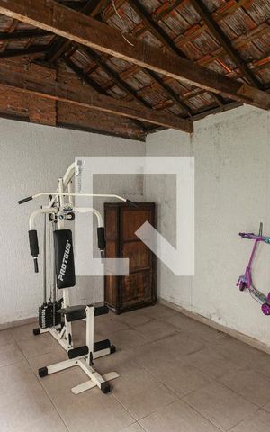 Casa à venda com 300m², 4 quartos e 3 vagas Casa à venda com 300m², 4 quartos e 3 vagasAcademia