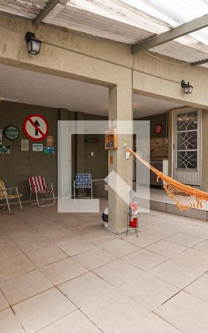 Casa à venda com 300m², 4 quartos e 3 vagas Casa à venda com 300m², 4 quartos e 3 vagasChurrasqueira e Área de Serviço