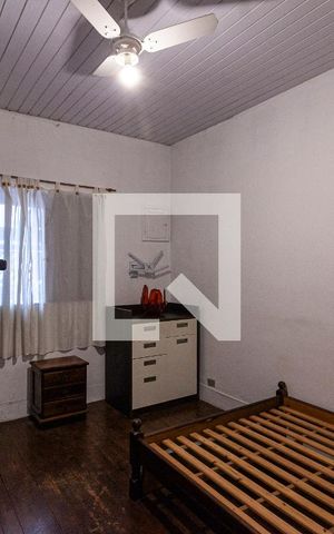 Casa à venda com 300m², 4 quartos e 3 vagas Casa à venda com 300m², 4 quartos e 3 vagasQuarto 1