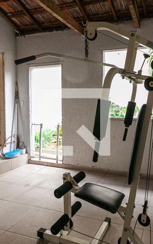 Casa à venda com 300m², 4 quartos e 3 vagas Casa à venda com 300m², 4 quartos e 3 vagasAcademia