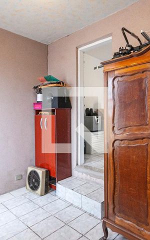 Casa à venda com 300m², 4 quartos e 3 vagas Casa à venda com 300m², 4 quartos e 3 vagasCloset do quarto 2