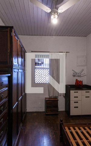 Casa à venda com 300m², 4 quartos e 3 vagas Casa à venda com 300m², 4 quartos e 3 vagasQuarto 1