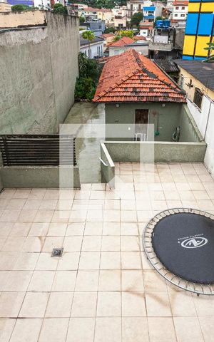 Casa à venda com 300m², 4 quartos e 3 vagas Casa à venda com 300m², 4 quartos e 3 vagasVista do quintal e sala de jogos