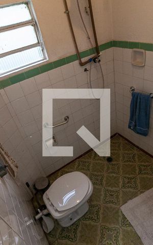 Casa à venda com 300m², 4 quartos e 3 vagas Casa à venda com 300m², 4 quartos e 3 vagasBanheiro 1