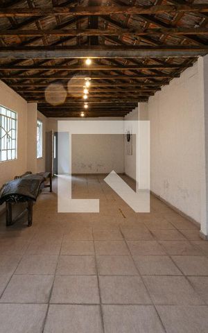 Casa à venda com 300m², 4 quartos e 3 vagas Casa à venda com 300m², 4 quartos e 3 vagasSala de jogos