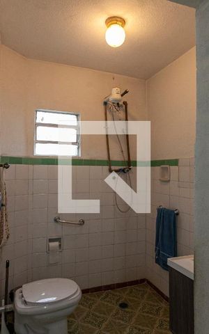 Casa à venda com 300m², 4 quartos e 3 vagas Casa à venda com 300m², 4 quartos e 3 vagasBanheiro 1