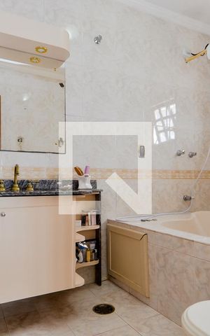 Casa à venda com 275m², 3 quartos e 3 vagasBanheiro da Suíte 1