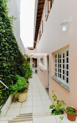 Casa à venda com 275m², 3 quartos e 3 vagasCorredor Lateral 