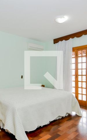 Casa à venda com 275m², 3 quartos e 3 vagasSuíte 1