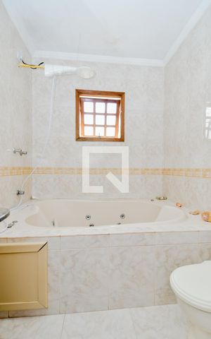 Casa à venda com 275m², 3 quartos e 3 vagasBanheiro da Suíte 1