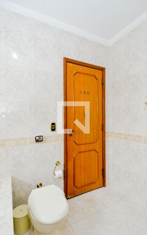 Casa à venda com 275m², 3 quartos e 3 vagasBanheiro da Suíte 1