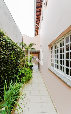 Casa à venda com 275m², 3 quartos e 3 vagasCorredor Lateral 