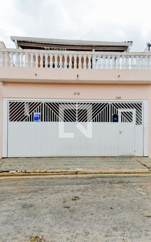 Casa à venda com 275m², 3 quartos e 3 vagasFachada