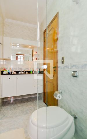 Casa à venda com 275m², 3 quartos e 3 vagasBanheiro da Suíte 2