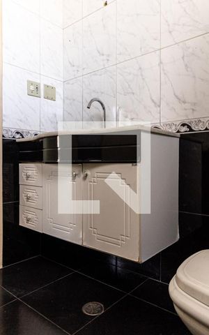 Apartamento à venda com 80m², 2 quartos e sem vagaBanheiro - Armário