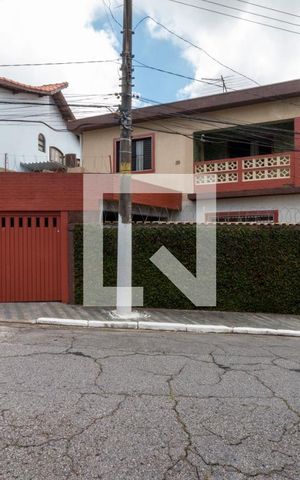 Casa à venda com 110m², 3 quartos e 2 vagas Casa à venda com 110m², 3 quartos e 2 vagasFachada