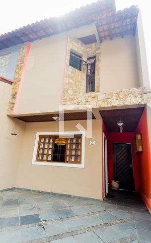 Casa à venda com 100m², 3 quartos e 2 vagasGaragem