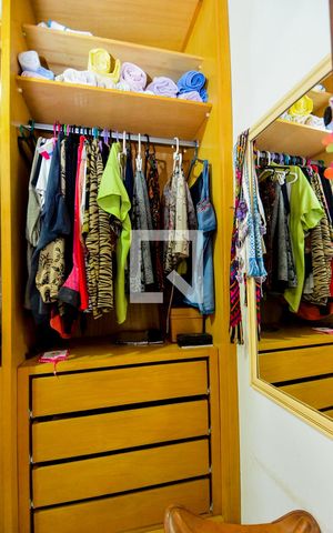 Casa à venda com 100m², 3 quartos e 2 vagasCloset da Suíte
