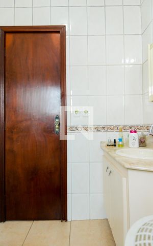 Casa à venda com 100m², 3 quartos e 2 vagasBanheiro Social