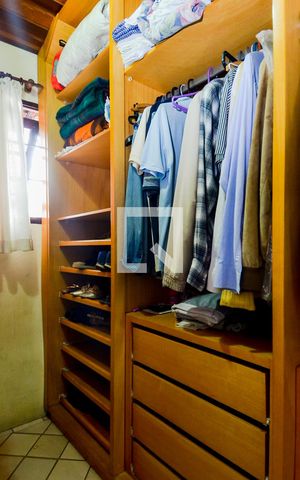 Casa à venda com 100m², 3 quartos e 2 vagasCloset da Suíte