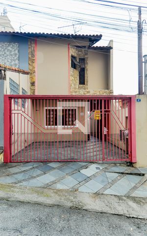 Casa à venda com 100m², 3 quartos e 2 vagasFachada