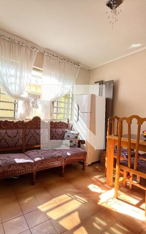 Casa à venda com 240m², 5 quartos e 3 vagas Casa à venda com 240m², 5 quartos e 3 vagasCasa 4 - Sala