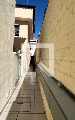 Casa à venda com 240m², 5 quartos e 3 vagas Casa à venda com 240m², 5 quartos e 3 vagasCorredor