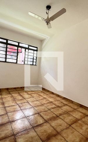 Casa à venda com 240m², 5 quartos e 3 vagas Casa à venda com 240m², 5 quartos e 3 vagasCasa 5 - Sala