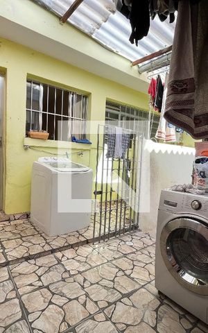 Casa à venda com 240m², 5 quartos e 3 vagas Casa à venda com 240m², 5 quartos e 3 vagasCasa 4 - Área de Serviço