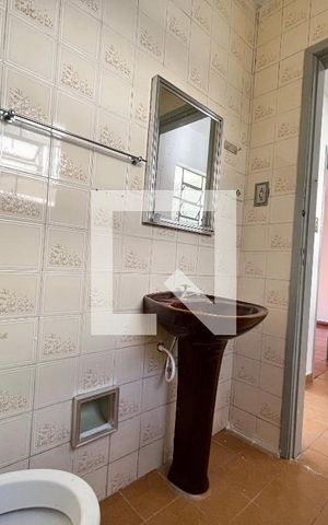 Casa à venda com 240m², 5 quartos e 3 vagas Casa à venda com 240m², 5 quartos e 3 vagasCasa 2 - Banheiro