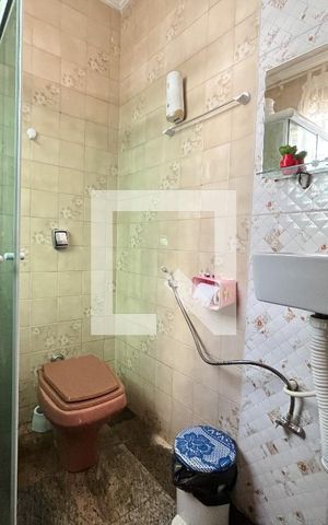 Casa à venda com 240m², 5 quartos e 3 vagas Casa à venda com 240m², 5 quartos e 3 vagasCasa 4 - Banheiro