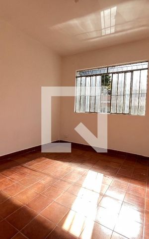 Casa à venda com 240m², 5 quartos e 3 vagas Casa à venda com 240m², 5 quartos e 3 vagasCasa 2 - Sala