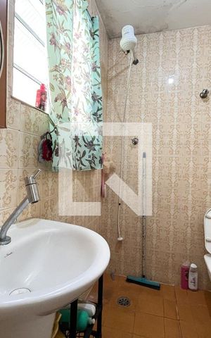 Casa à venda com 240m², 5 quartos e 3 vagas Casa à venda com 240m², 5 quartos e 3 vagasCasa 1- Banheiro