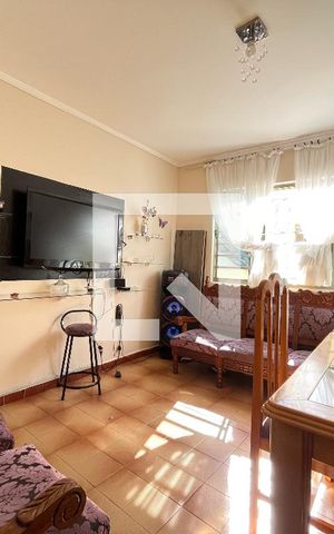 Casa à venda com 240m², 5 quartos e 3 vagas Casa à venda com 240m², 5 quartos e 3 vagasCasa 4 - Sala