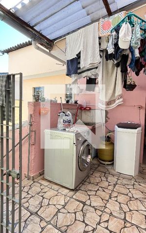 Casa à venda com 240m², 5 quartos e 3 vagas Casa à venda com 240m², 5 quartos e 3 vagasCasa 4 - Área de Serviço