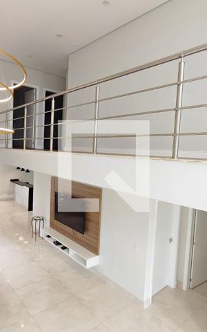 Casa de condomínio à venda com 360m², 3 quartos e 4 vagasEscada
