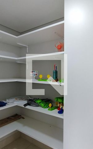 Casa de condomínio à venda com 360m², 3 quartos e 4 vagasDespensa
