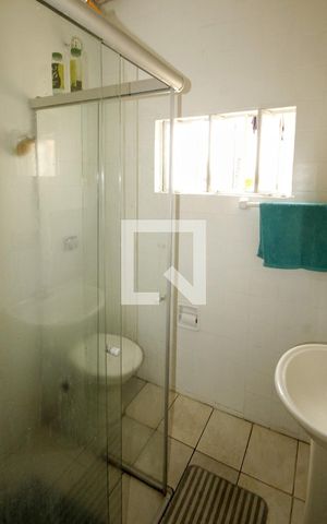 Casa à venda com 202m², 2 quartos e 2 vagasBanheiro 1
